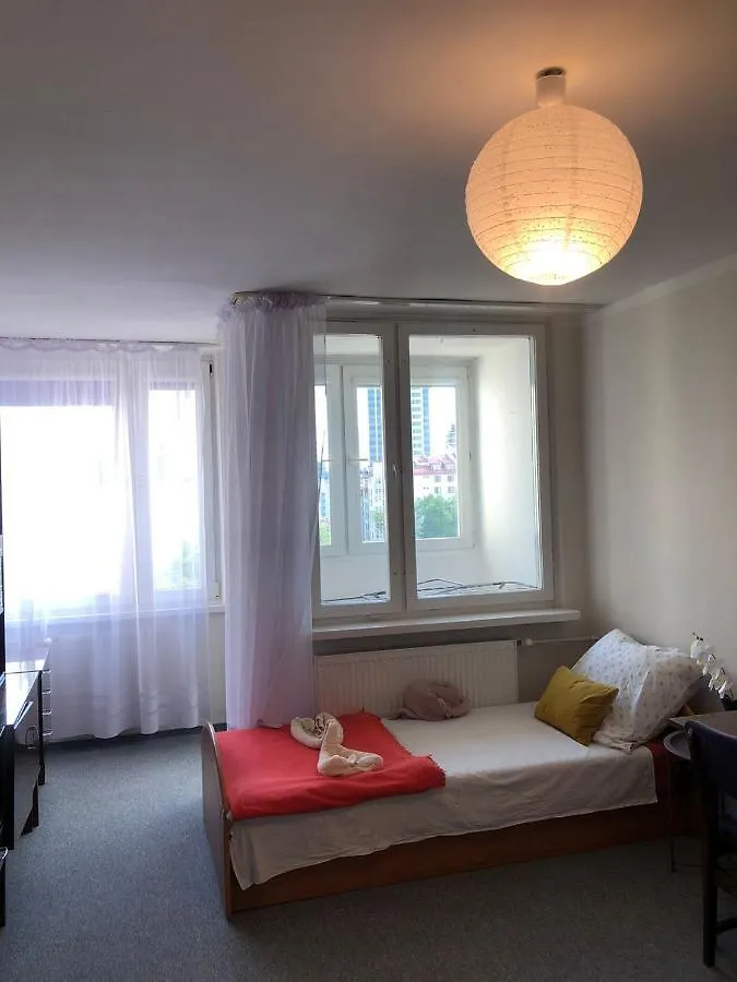 Comfortable 3 Bedroom Rental Unit With A Cozy Balcony In Center Warszawa