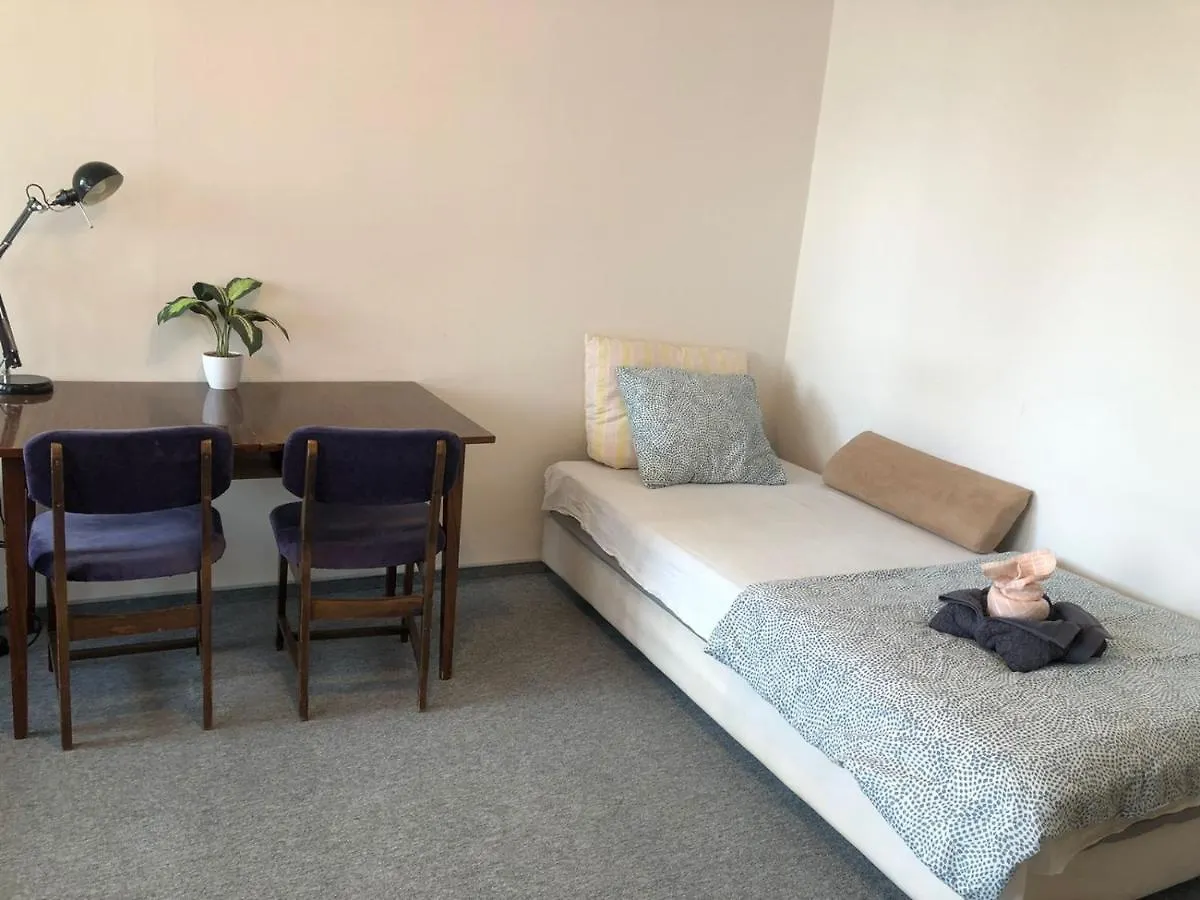 Comfortable 3 Bedroom Rental Unit With A Cozy Balcony In Center Warszawa Polska